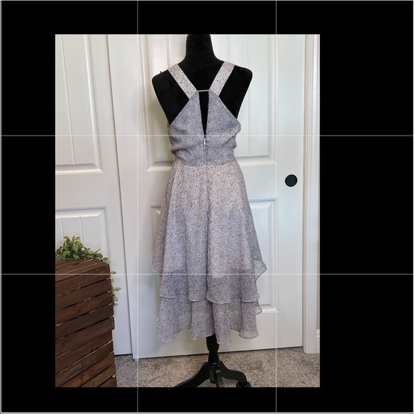 New! Beautiful Layered Chiffon Plunging Neck Dress - Picture 10 of 10